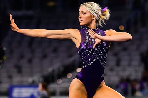 11 Glamorous Photos of LSU Star Gymnast Olivia。